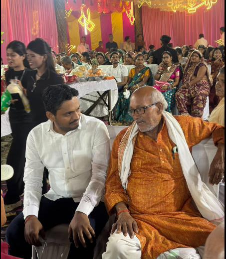 समर्थकों से मुलाकात
